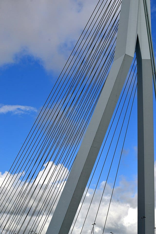 Erasmusbrug_(15120515639) Erasmusbrug gezien vanaf de SS Rotterdam
