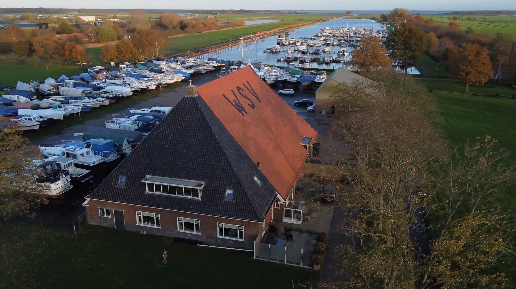 W.S.V. St. Nicolaasga W.S.V. St. Nicolaasga tussen het Tjeukemeer en De Grote Brekken