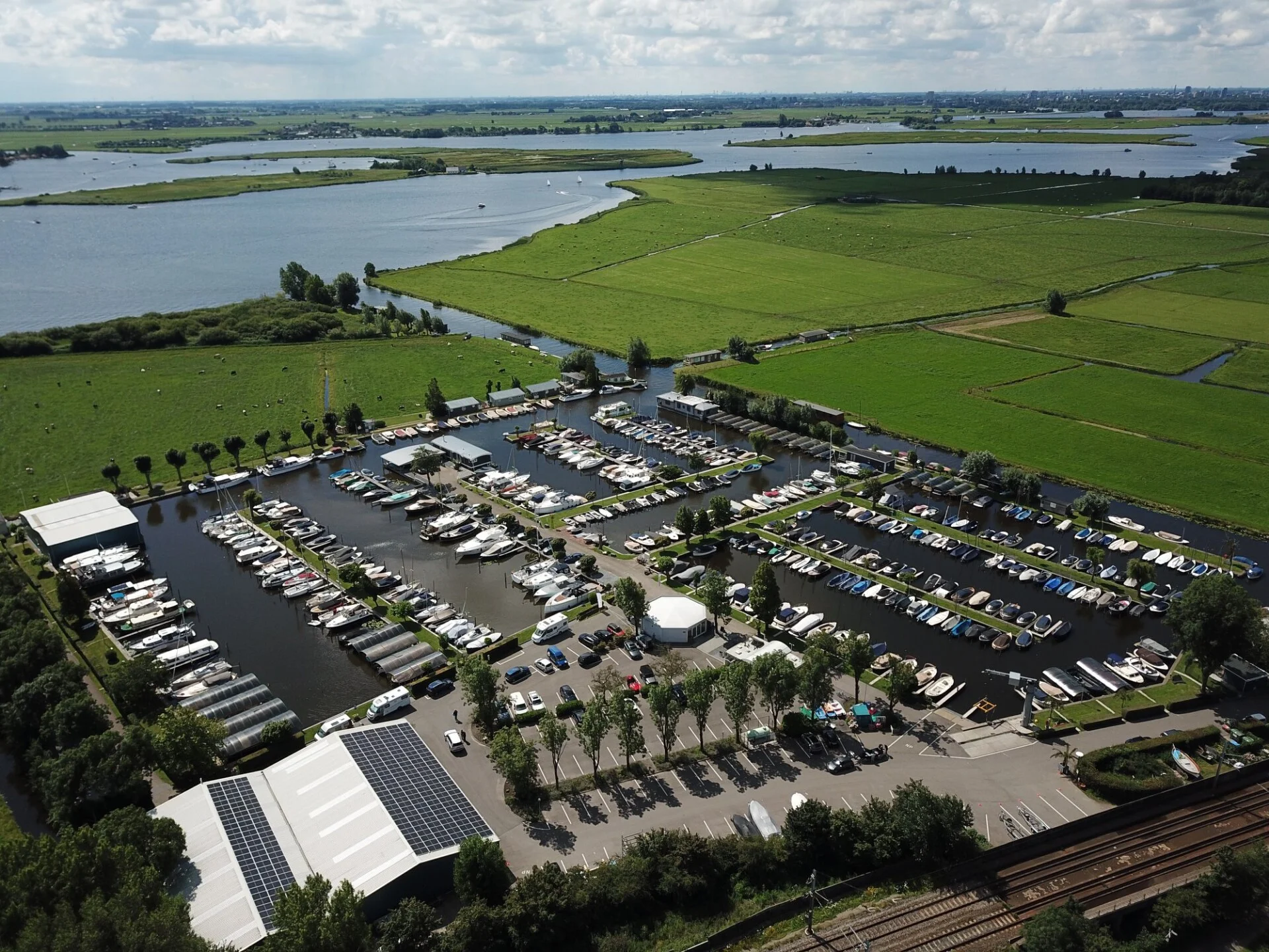 Jachthaven Jonkman Jachthaven Jonkman aan de Kagerplassen bij Sassenheim