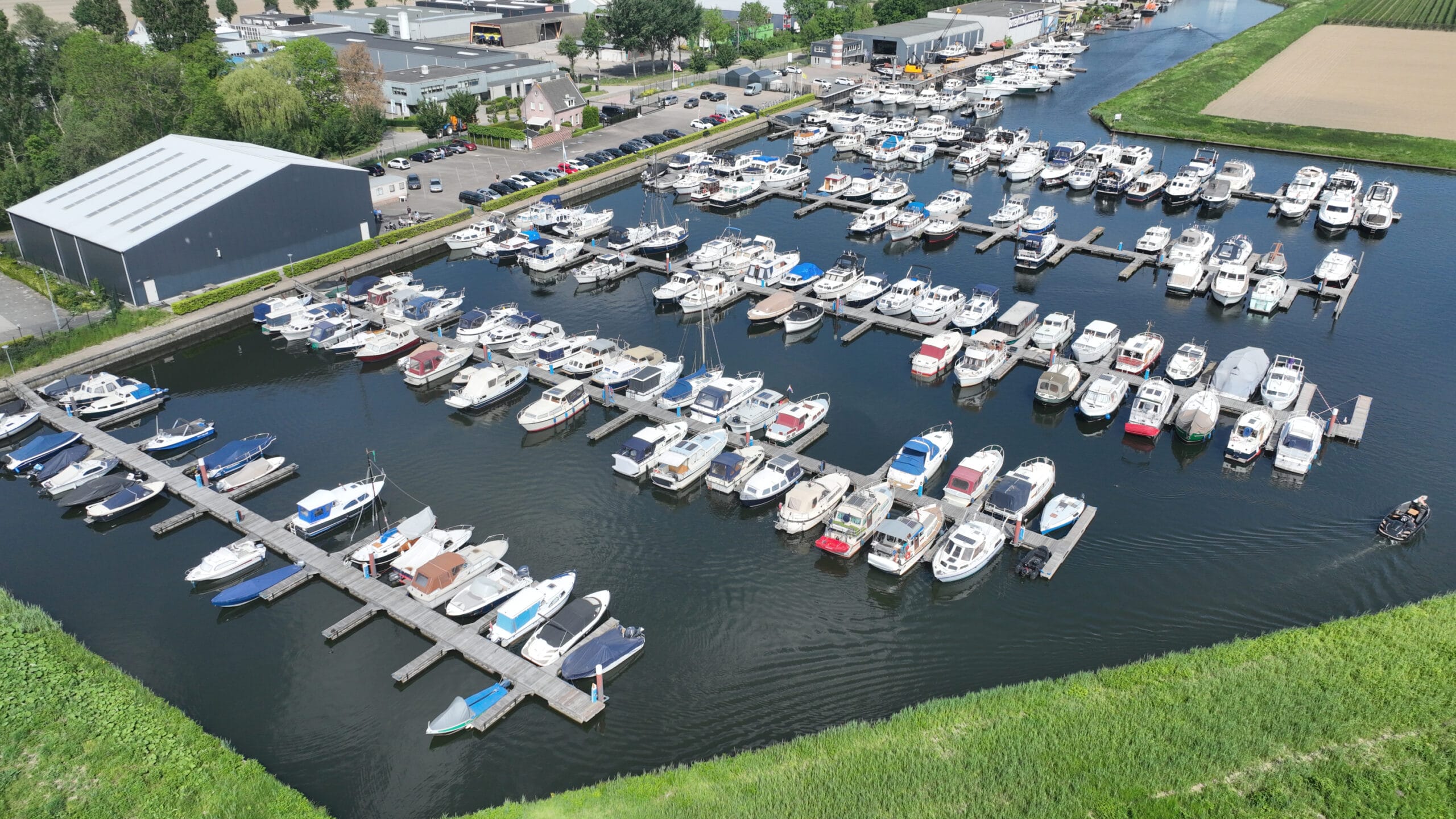 Jachthaven de Langstraat Jachthaven de Langstraat aan de Bergsche Maas bij Waspik