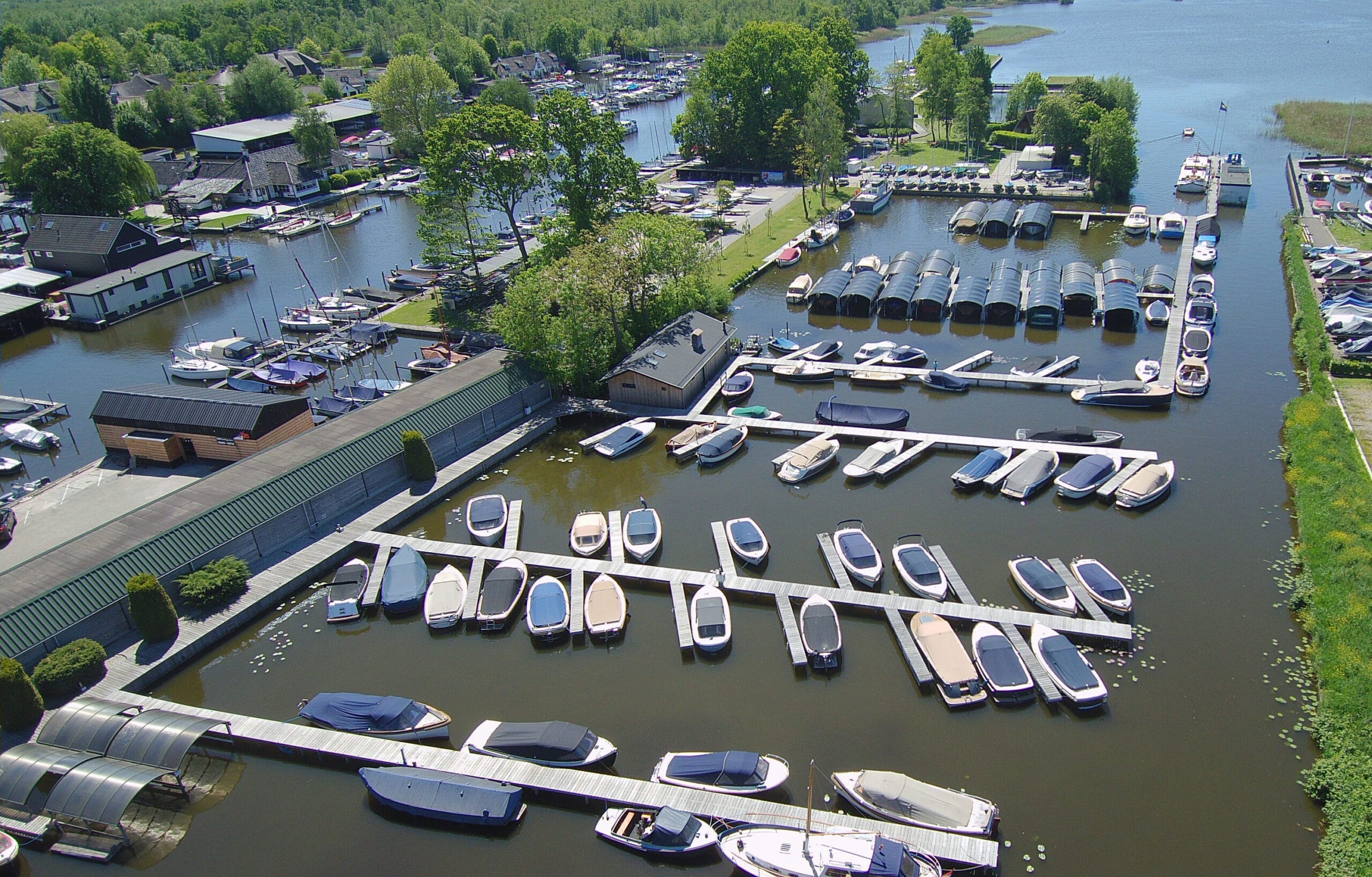 Jachtservice Breukelen, jachthaven aan de Loosdrechtse Plassen in Loosdrecht