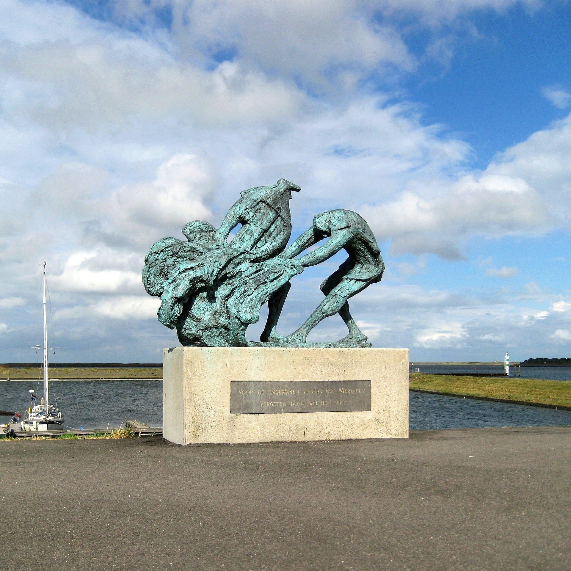 Vissersmonument in de haven van Den Oever, gemeente Hollands Kroon Vissersmonument in de haven van Den Oever, gemeente Hollands Kroon