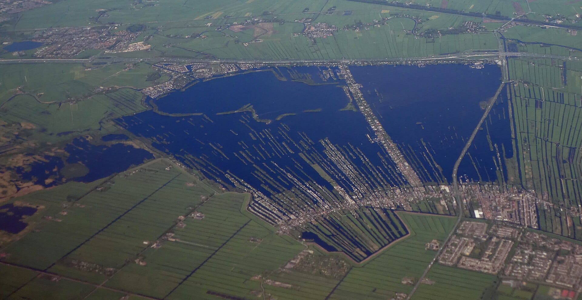 Luchtfoto van de Vinkeveense Plassen in de gemeente De Ronde Venen