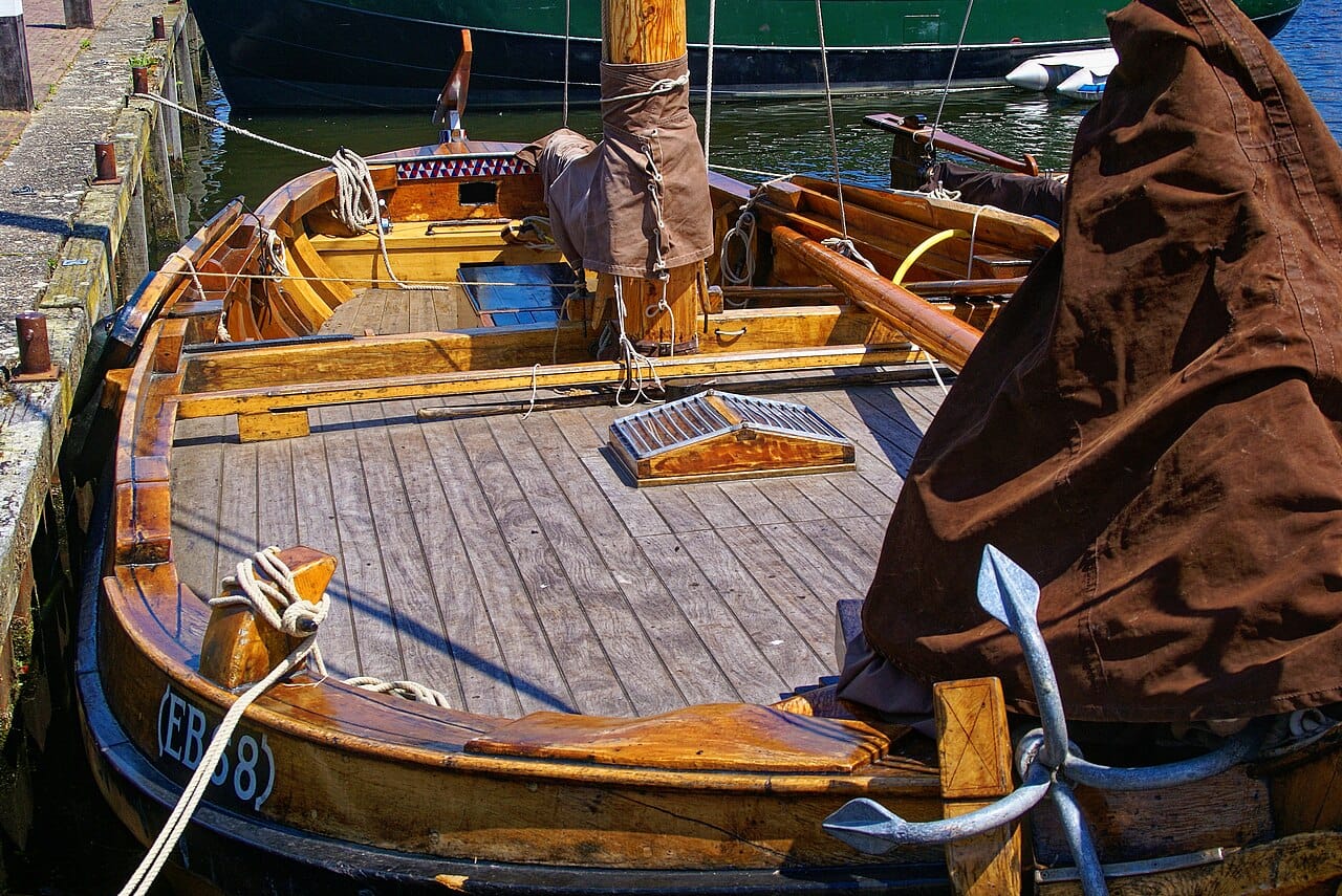 SONY DSC Historische botter tijdens de Botterdagen Elburg aan de havenkade