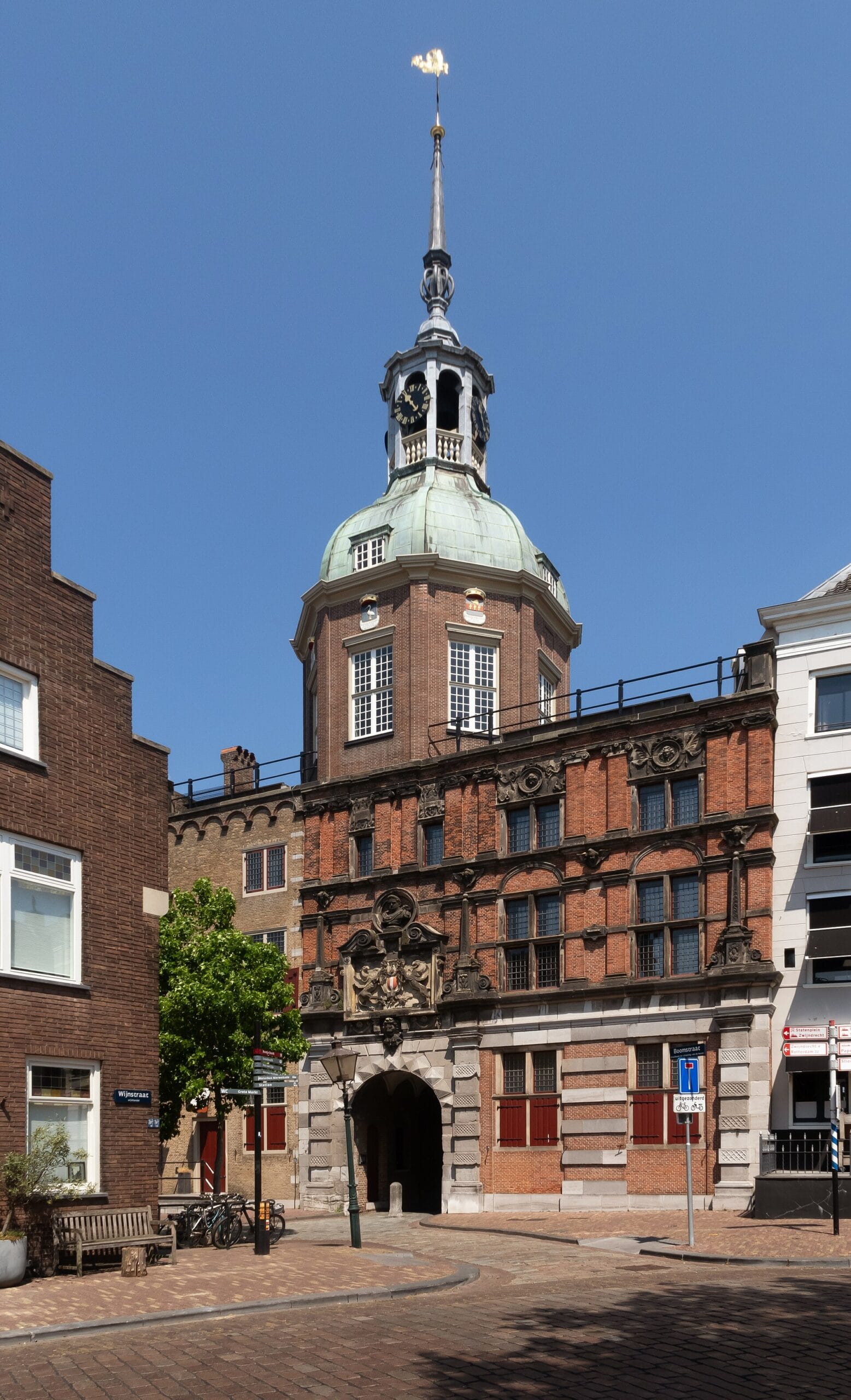 Groothoofdspoort Dordrecht drierivierenpunt Groothoofdspoort in Dordrecht bij het drierivierenpunt