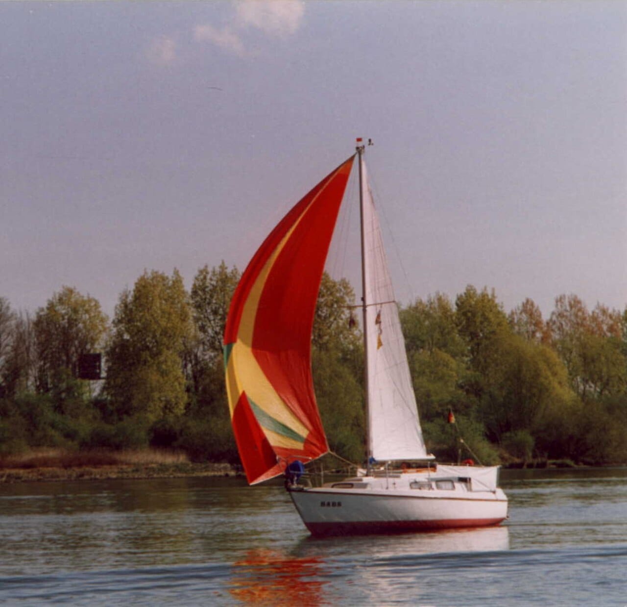 Zeilboot op het Limburgse water; Sluis 15 Nederweert is acht weken dicht