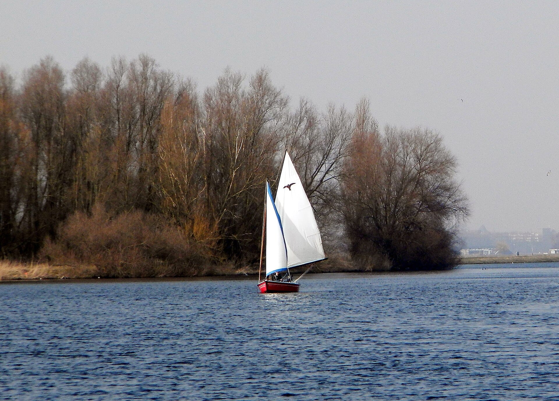 OLYMPUS DIGITAL CAMERA Varen op het water bij Leiden, vlakbij de Trekvliet Leiden