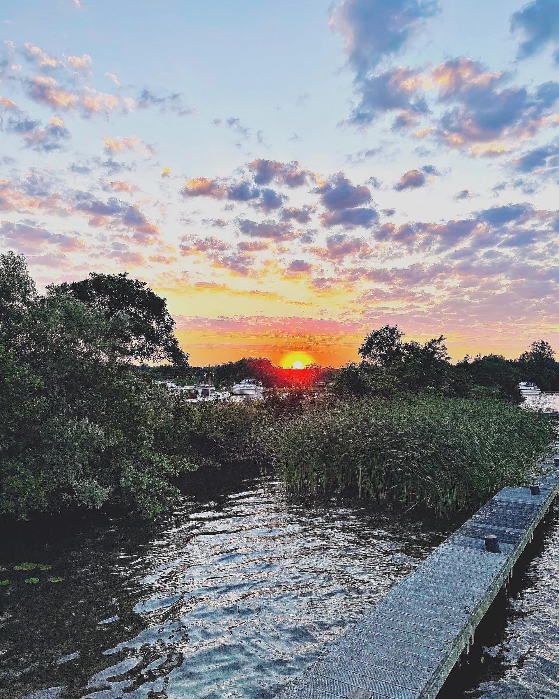 tytsjerksteradiel-burgumer-maar-jachthaven Zonsondergang bij een jachthaven op het Burgumer Maar in Tytsjerksteradiel