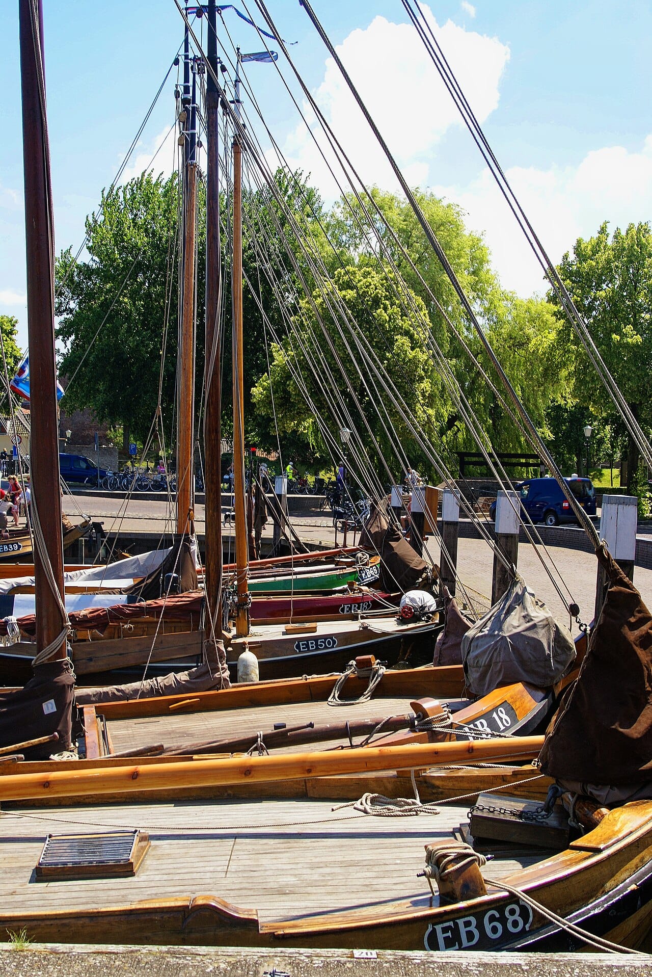 SONY DSC Botterdagen Elburg: historische botters aan de Havenkade