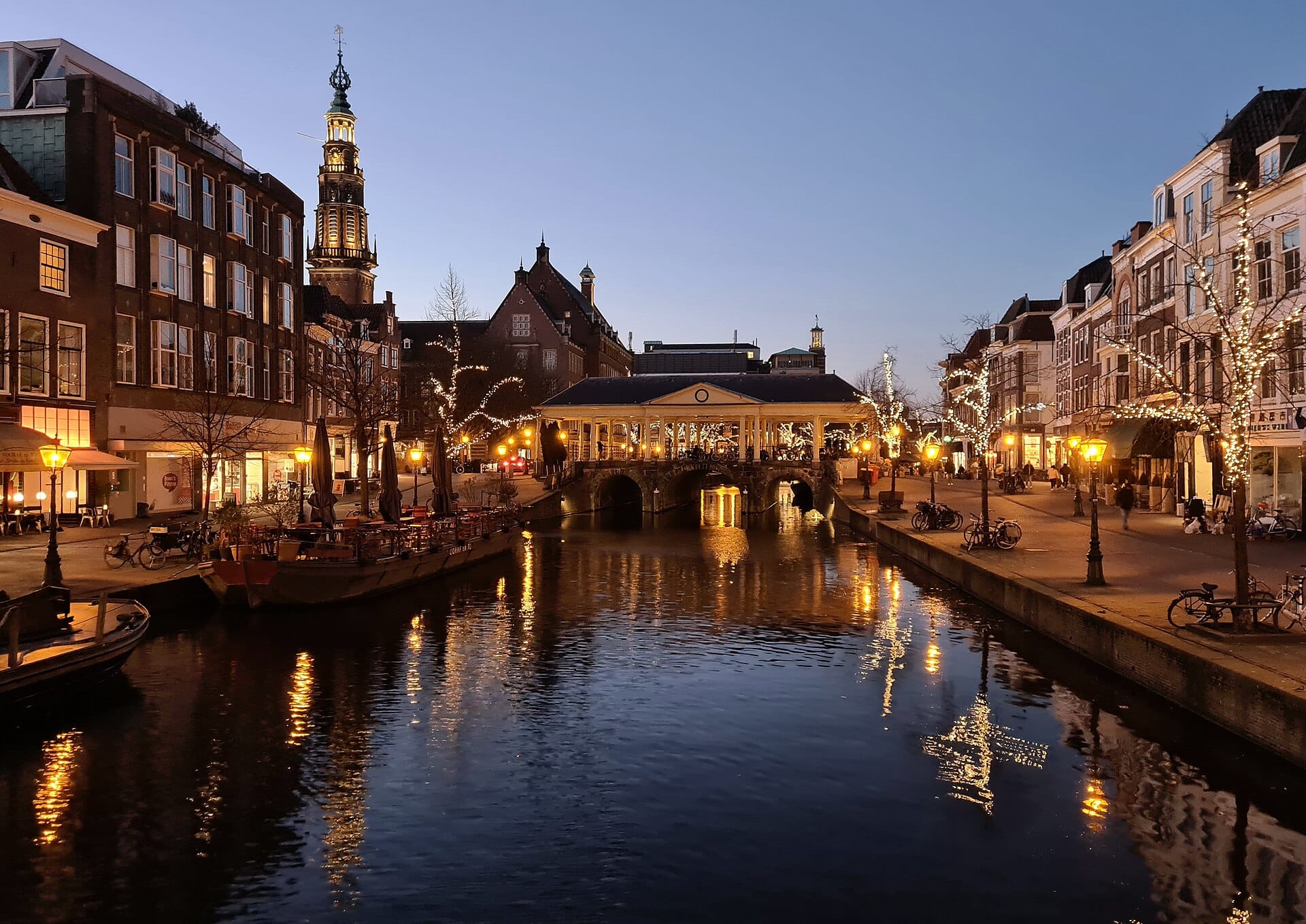 leiden-nieuwe-rijn-koornbrug De Nieuwe Rijn met de Koornbrug in de gemeente Leiden