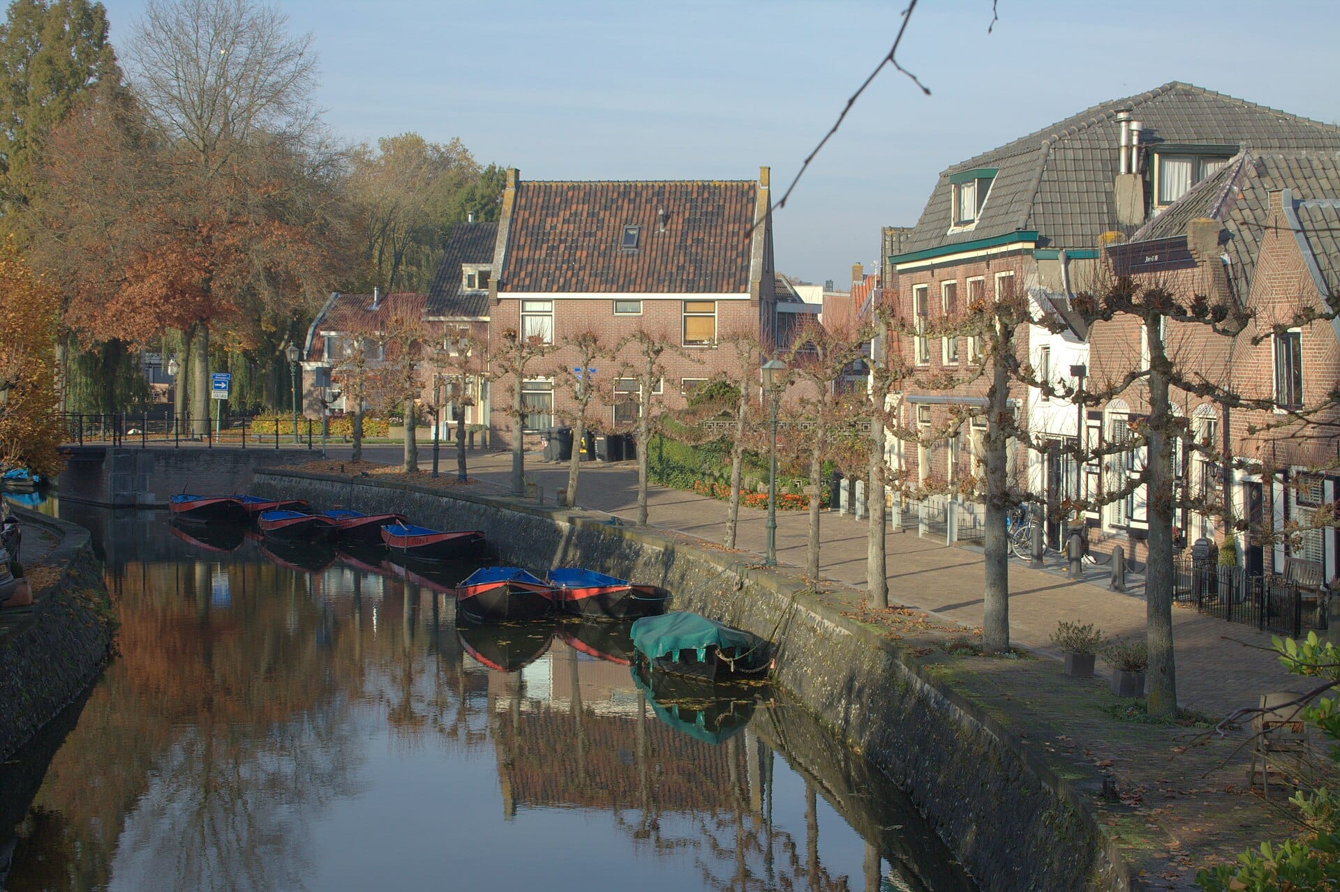 nieuwegein-spuisluis-vreeswijk Spuisluis in Vreeswijk, gemeente Nieuwegein, waar schepen sluizen tussen de Lek en het Merwedekanaal