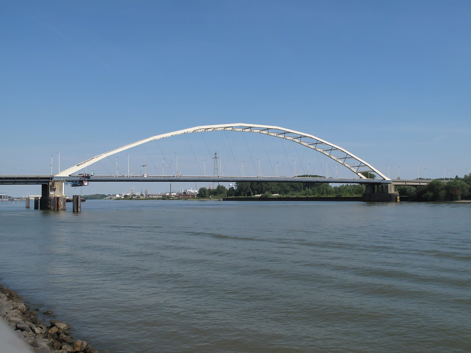 Papendrechtsebrug over de Beneden-Merwede bij Papendrecht
