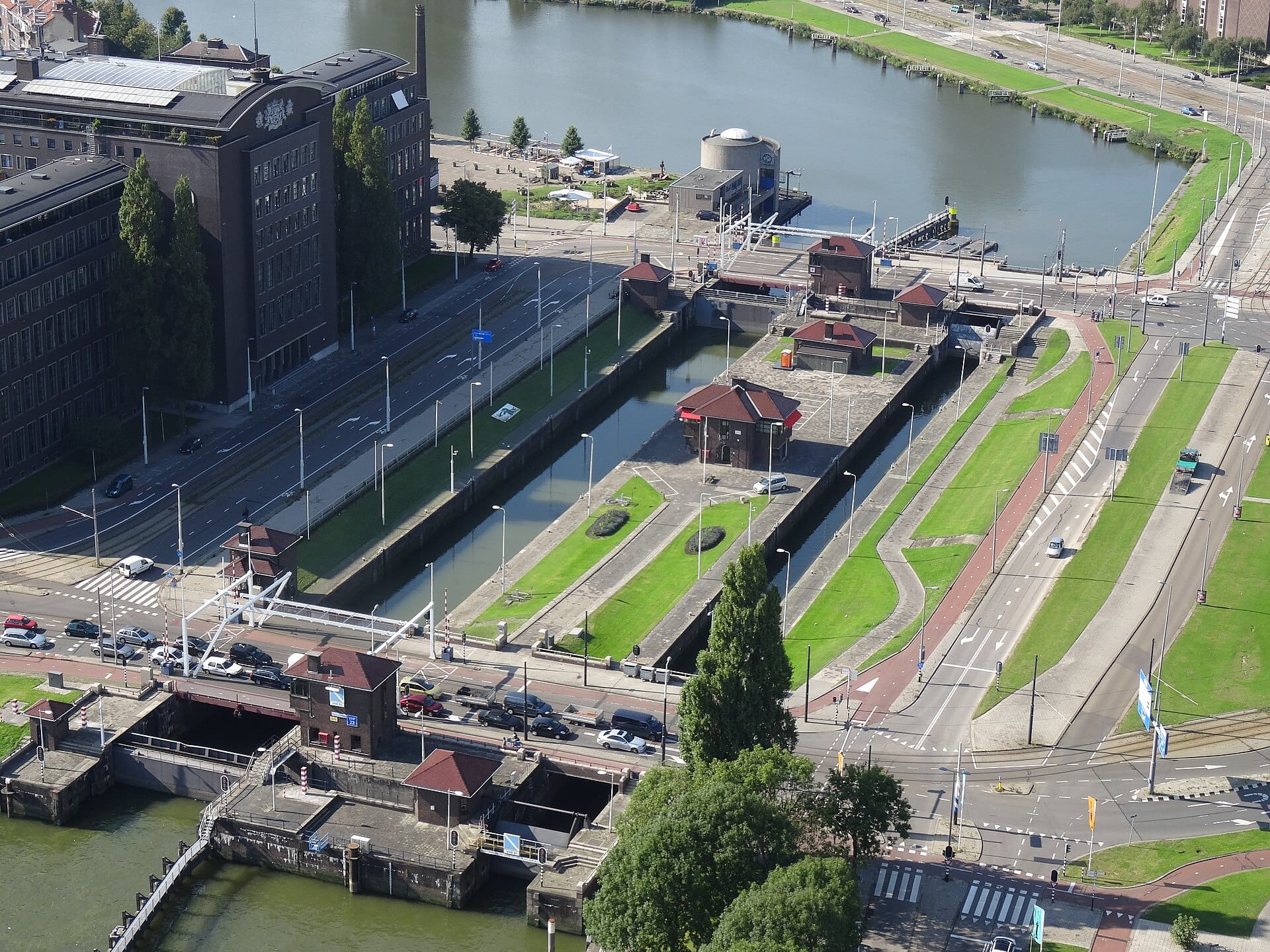 parksluizen-rotterdam-recreatievaart Parksluizen Rotterdam met recreatievaart, gezien vanaf de Euromast
