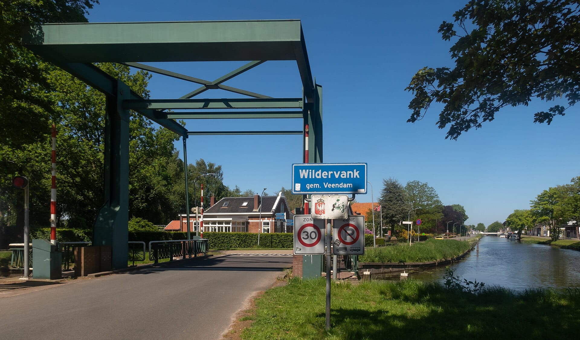 Veendam ophaalbrug Scheepsjoagersbrug Gele ophaalbrug de Scheepsjoagersbrug tussen Veendam en Wildervank