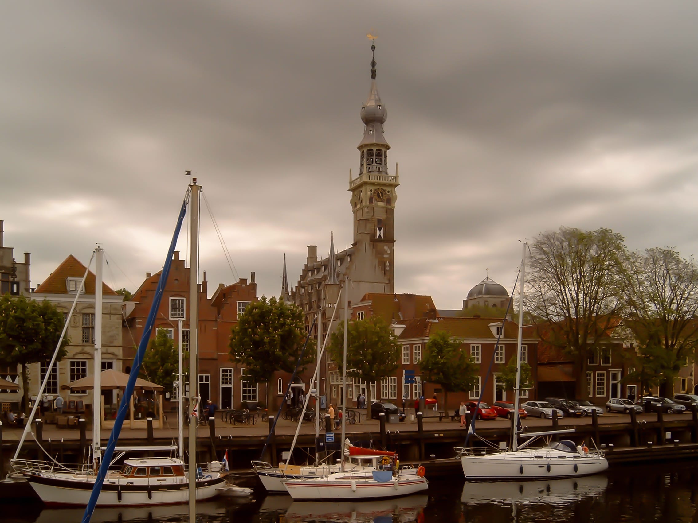 Veere stadhuis jachthaven Stadhuis van Veere met de jachthaven aan het Veerse Meer
