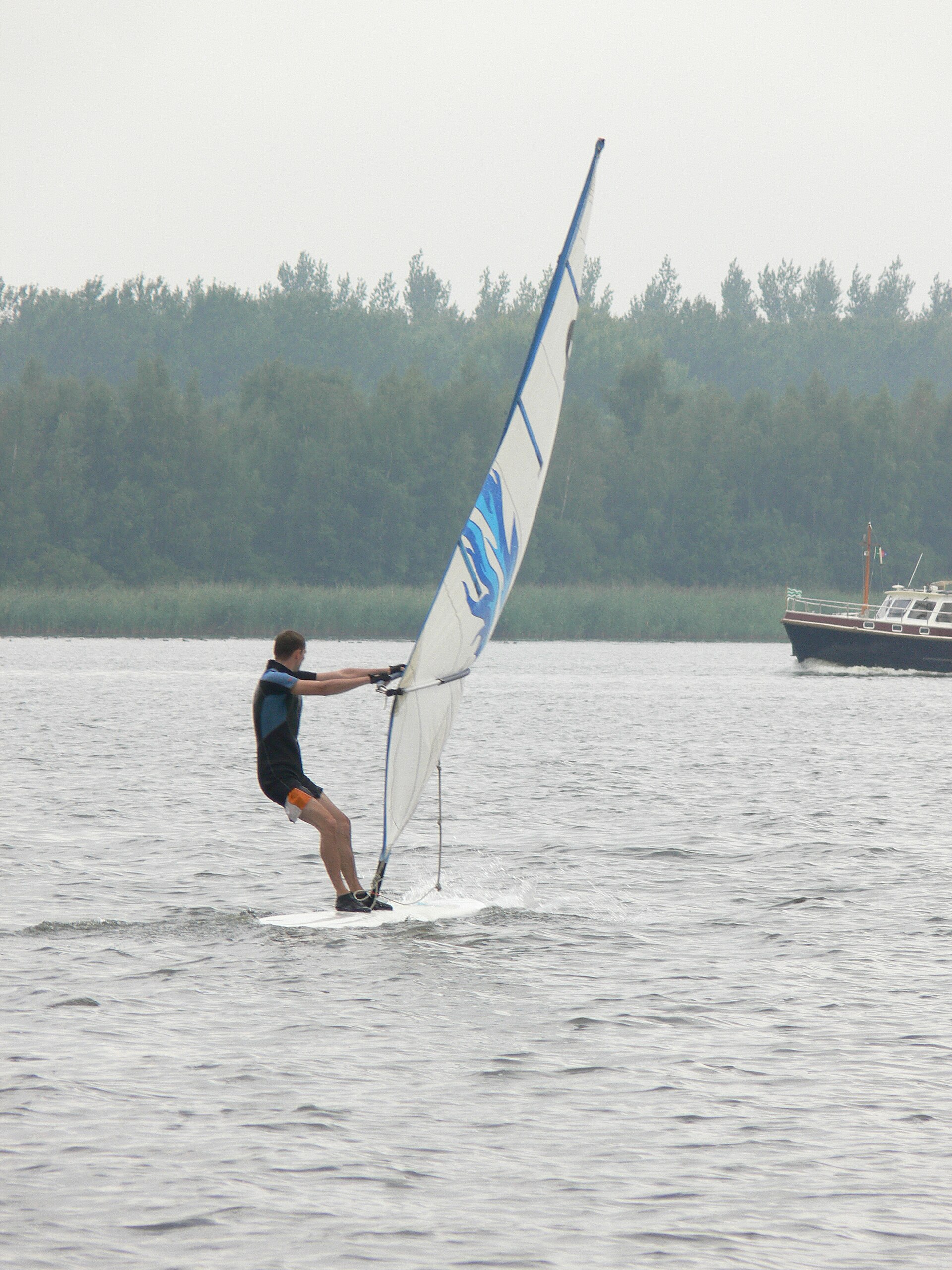 putten-windsurfen-veluwemeer Windsurfer op het Veluwemeer bij Nulde, gemeente Putten